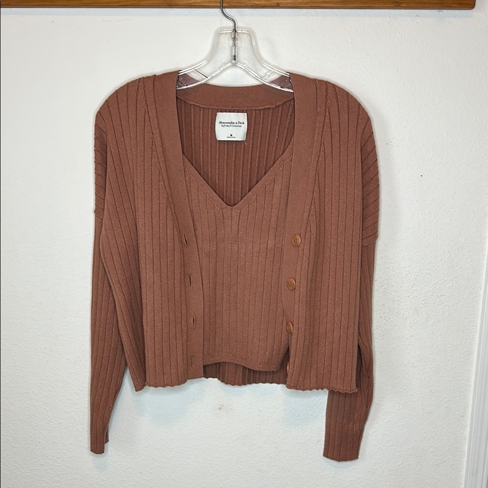 Abercrombie & Fitch, US size medium. Women's brown/terracota sweater set.